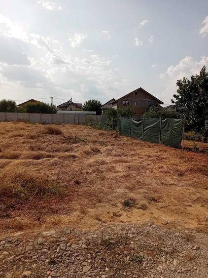 Teren de 1307 mp, în Preajba
