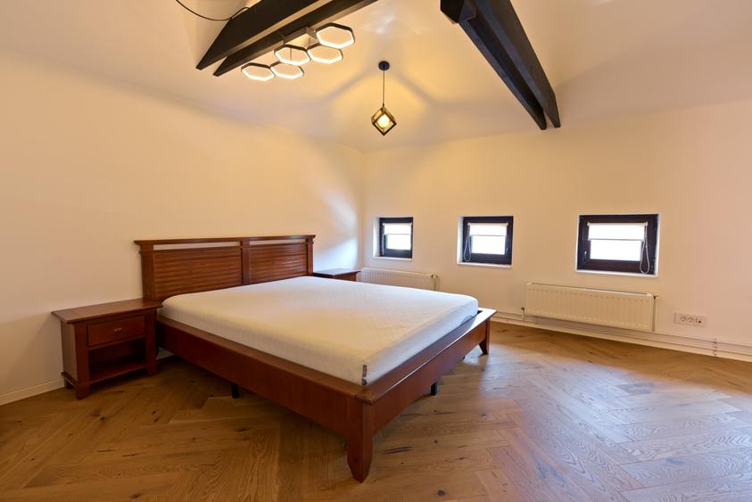 Apartament cu 3 camere semidecomandat în Aviatorilor