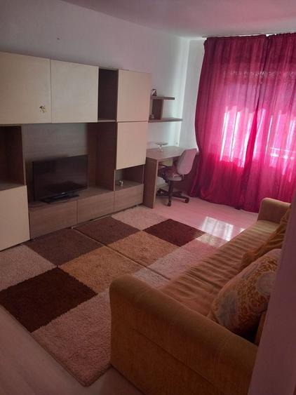 Apartament cu 3 camere decomandat în Goruni