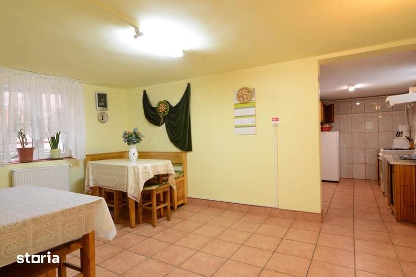 Casă cu 8 camere cu Teren 400 Mp în Dâmbul Rotund