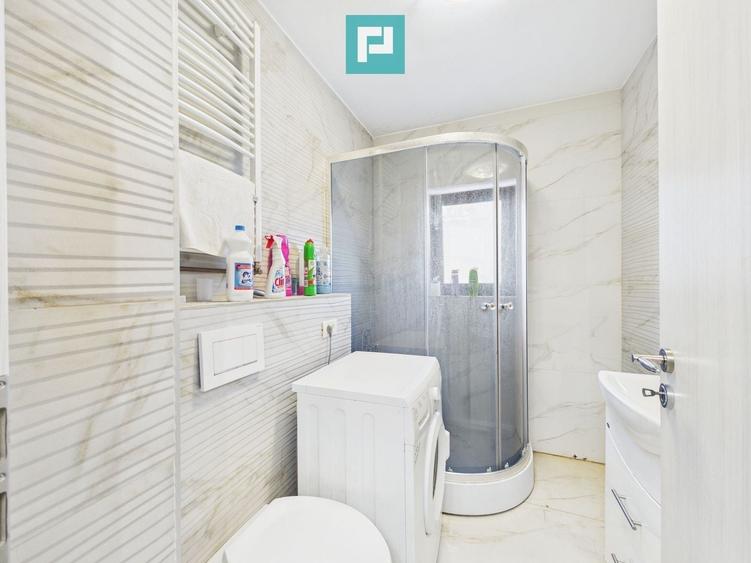 Apartament cu 3 camere semidecomandat în Intim