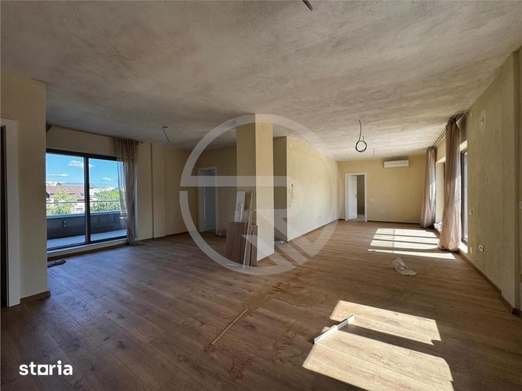 Apartament cu 3 camere semidecomandat în Borhanci