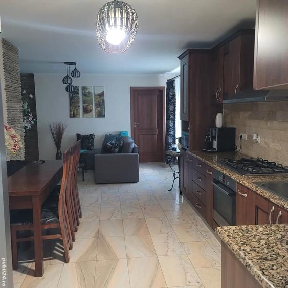 Apartament cu 3 camere decomandat în Spitalul Județean