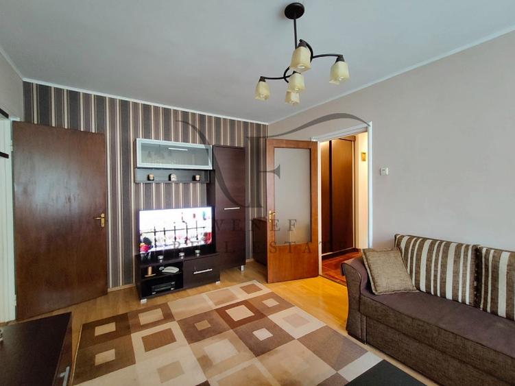 Apartament cu 3 camere semidecomandat în Obor