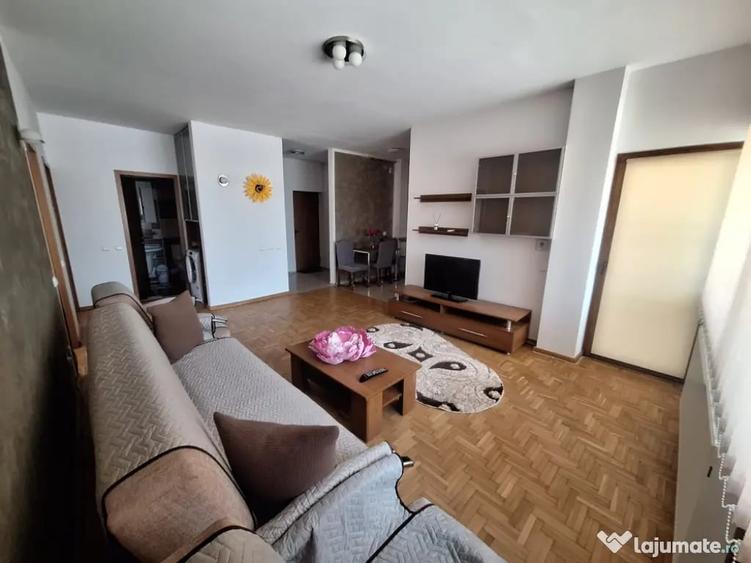 Apartament cu 3 camere semidecomandat în Central