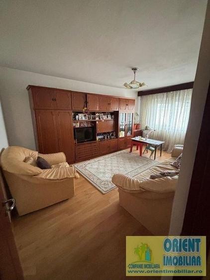Apartament cu 3 camere decomandat în Dacia