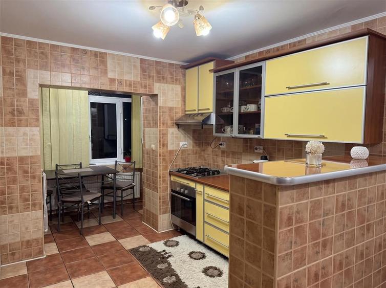 Apartament cu 3 camere decomandat în Obcini
