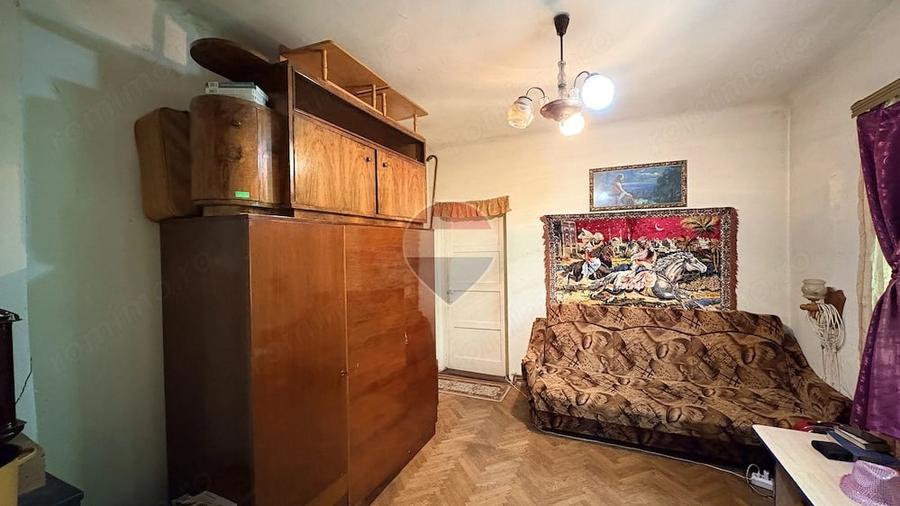Casă cu 5 camere cu Teren 716 Mp în Sud