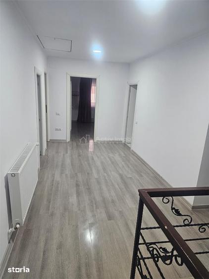 Casă cu 5 camere cu Teren 400 Mp în Răzvad