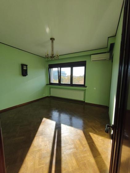 Apartament cu 3 camere decomandat în Aviatorilor