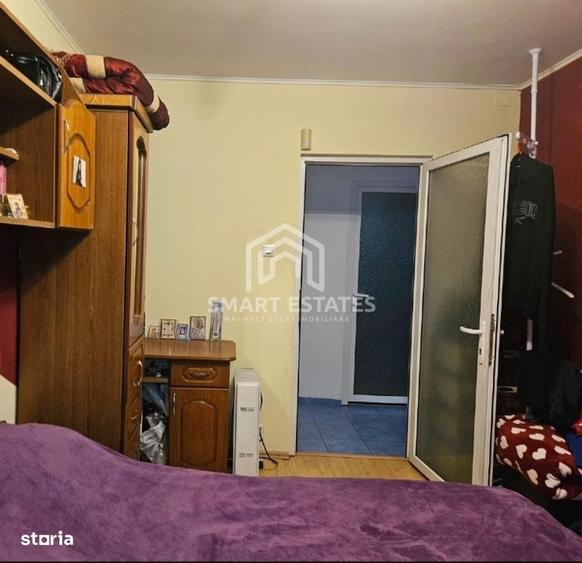 Apartament cu 3 camere semidecomandat în Berceni