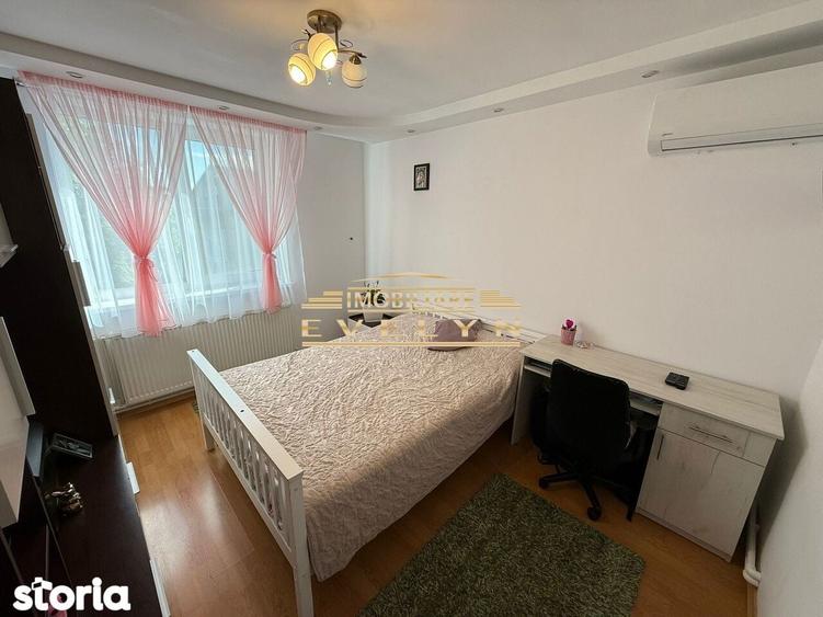 Apartament cu 3 camere semidecomandat în Central