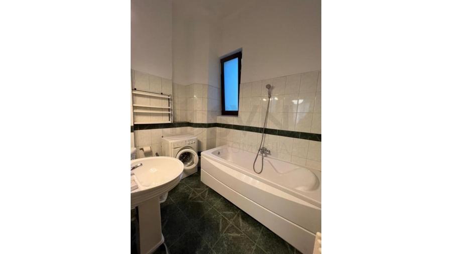 Apartament cu 4 camere decomandat în Primăverii