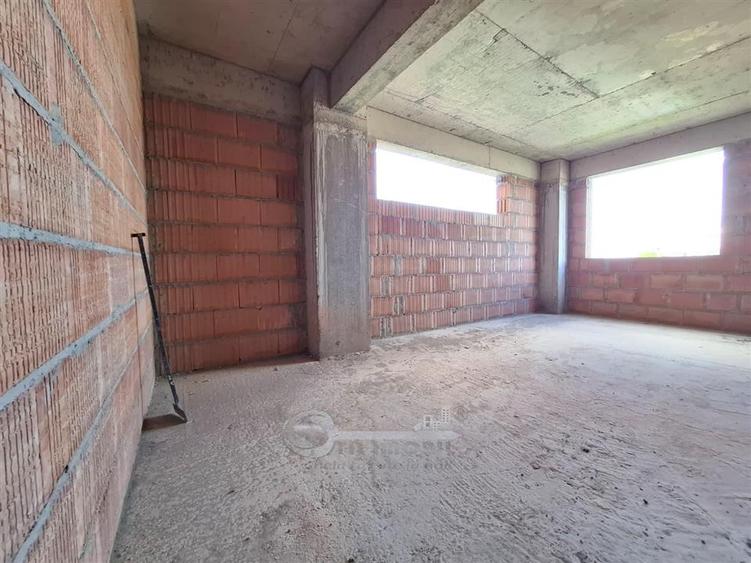 Apartament cu 2 camere semidecomandat în Cug