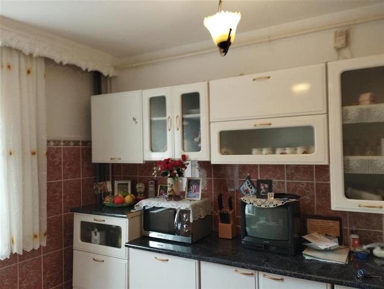 Apartament cu 3 camere decomandat, mobilat în Bistrița Lac