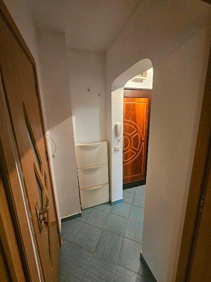 Garsonieră decomandată, mobilată în Tei