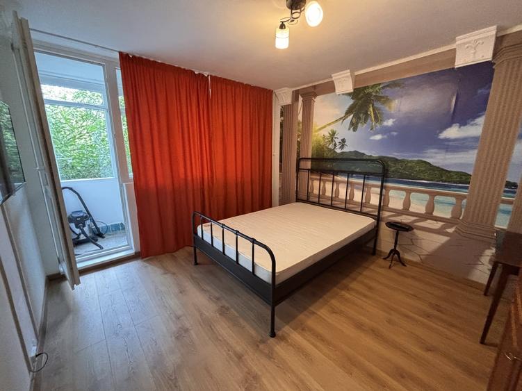 Apartament cu 4 camere decomandat, mobilat în Dristor