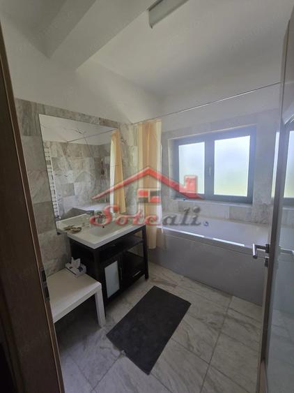 Casă cu Teren 3300 Mp în Cornu