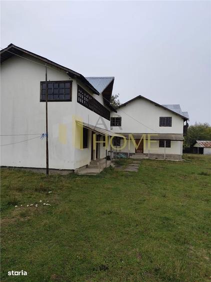 Casă cu 4 camere cu Teren 11250 Mp în Teișani