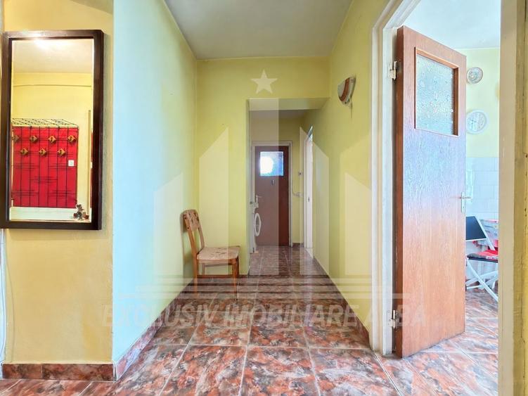 Apartament cu 3 camere decomandat în Cetate