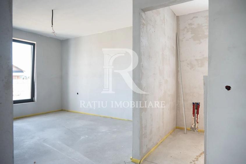 Casă individuală cu 4 camere cu Canalizare în Sântandrei