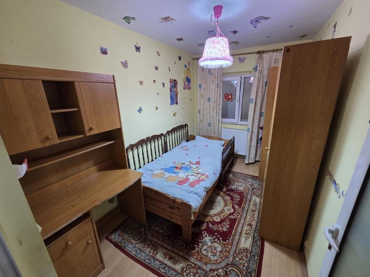 Apartament cu 3 camere decomandat în 9 Mai