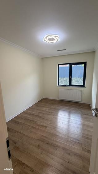 Casă cu 4 camere în Exterior Vest