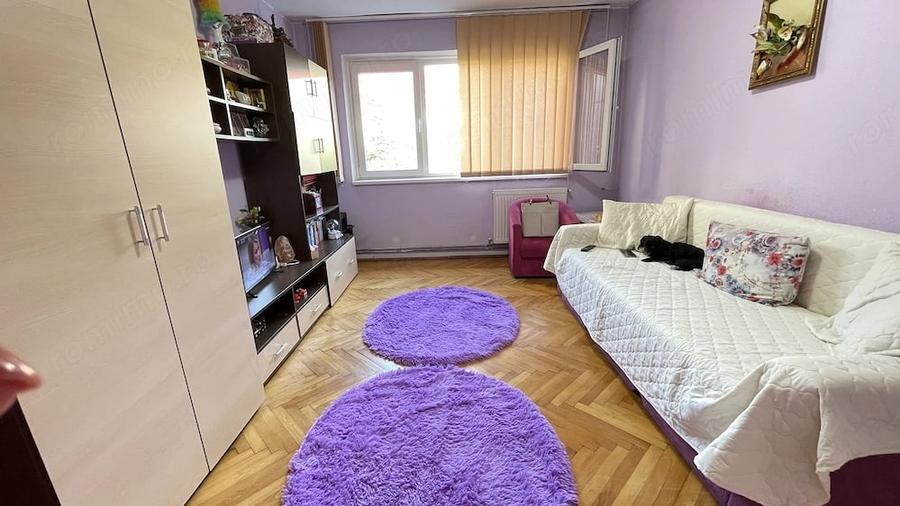 Apartament cu 3 camere semidecomandat în Cetății