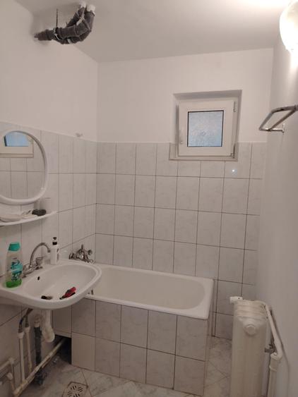 Apartament cu 2 camere semidecomandat în Berceni