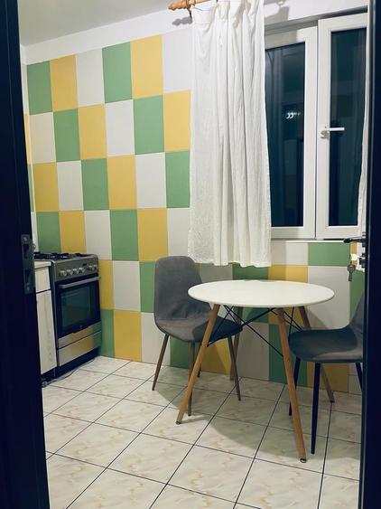 Apartament cu 2 camere semidecomandat în Baba Novac