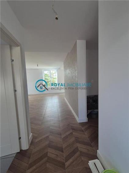 Duplex cu 5 camere cu Piscina în Păulești