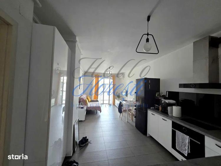 Apartament cu 2 camere semidecomandat, mobilat în Bună Ziua