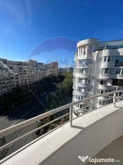 Apartament cu 3 camere decomandat în Decebal