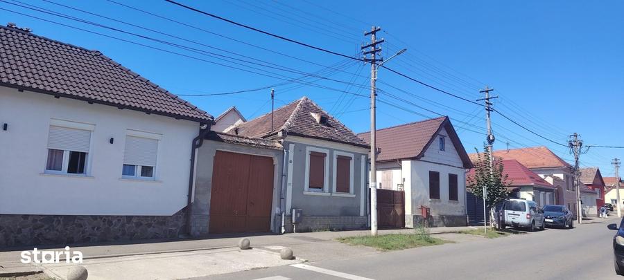 Casă cu 5 camere cu Teren 1220 Mp în Nord