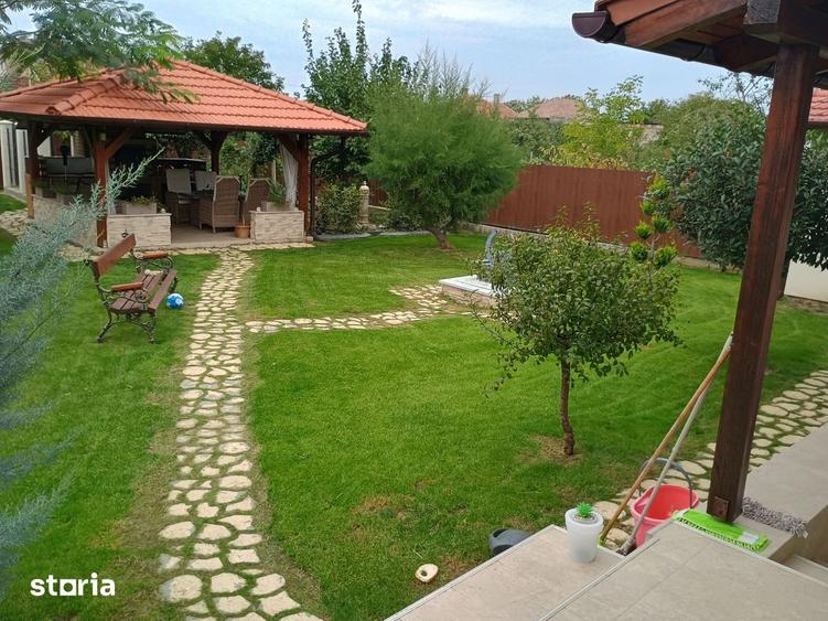 Casă cu 4 camere cu Teren 1036 Mp în Central