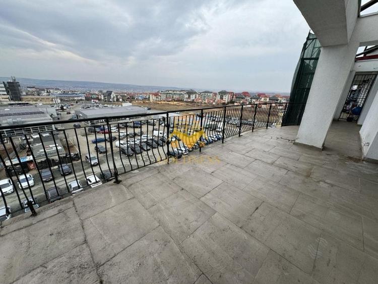 Apartament cu 5 camere semidecomandat în Calea Turzii
