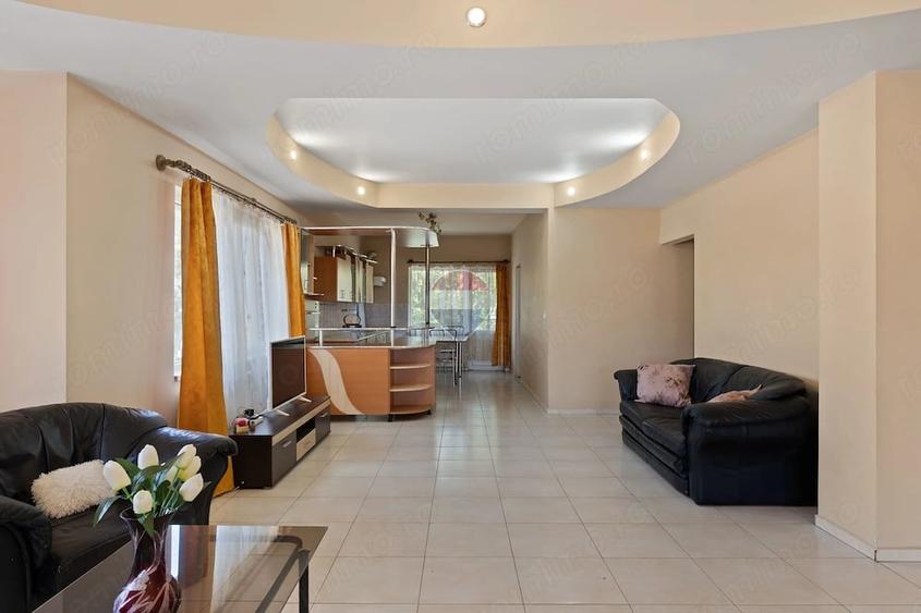 Apartament cu 3 camere decomandat în Intim