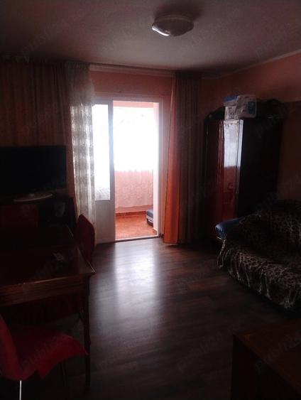 Apartament cu 3 camere decomandat în Barieră