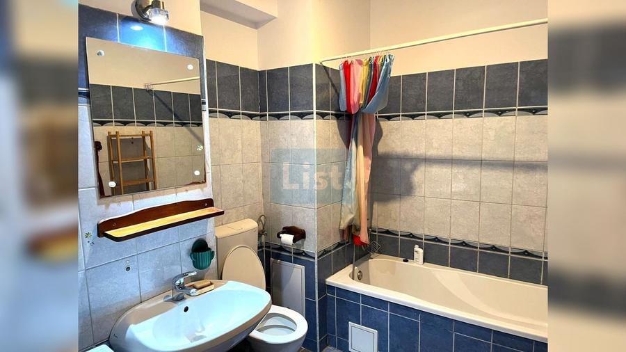 Apartament cu 3 camere semidecomandat în Central