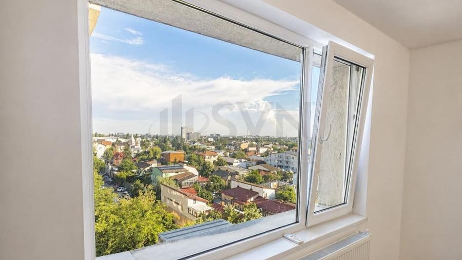 Apartament cu 3 camere semidecomandat în 1 Mai