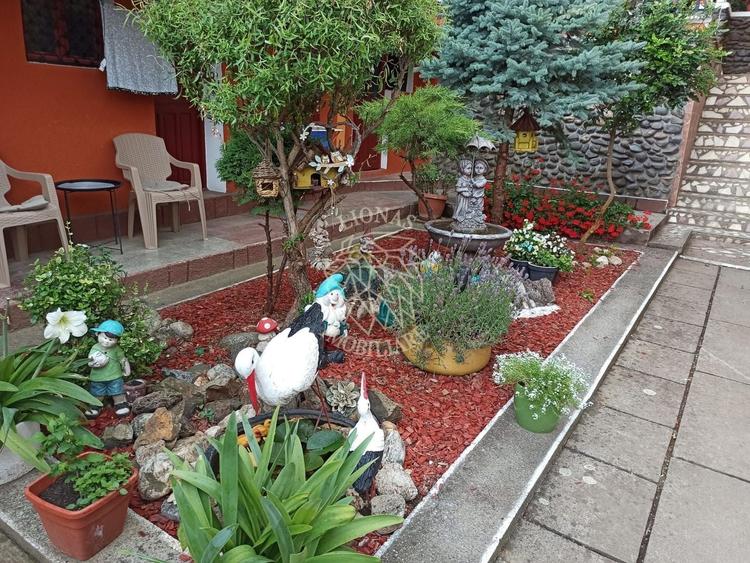 Casă individuală cu 4 camere cu Canalizare în Sud
