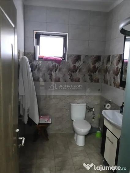 Apartament cu 2 camere decomandat în Lazu