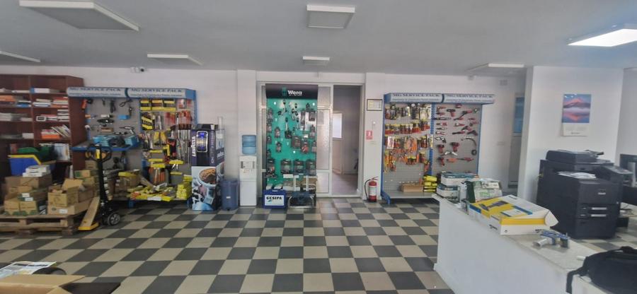 Spațiu comercial, de 400 mp, în Est