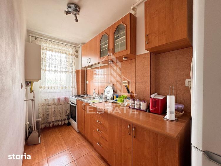 Apartament cu 3 camere semidecomandat în Central