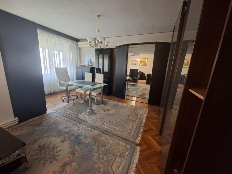 Apartament cu 4 camere decomandat în Ultracentral