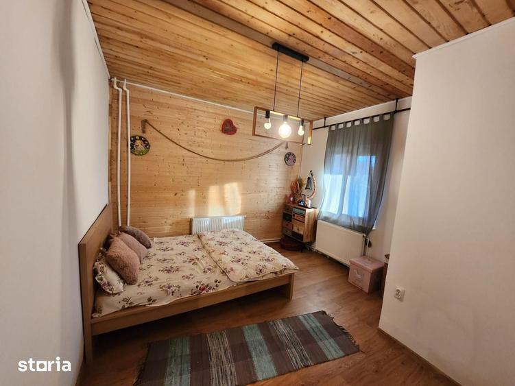 Casă cu 8 camere cu Teren 340 Mp în Central