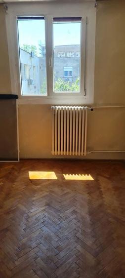Apartament cu 4 camere semidecomandat în Titan