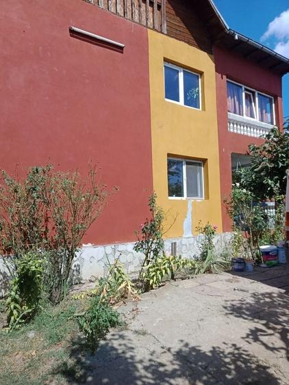 Casă cu 4 camere în Central