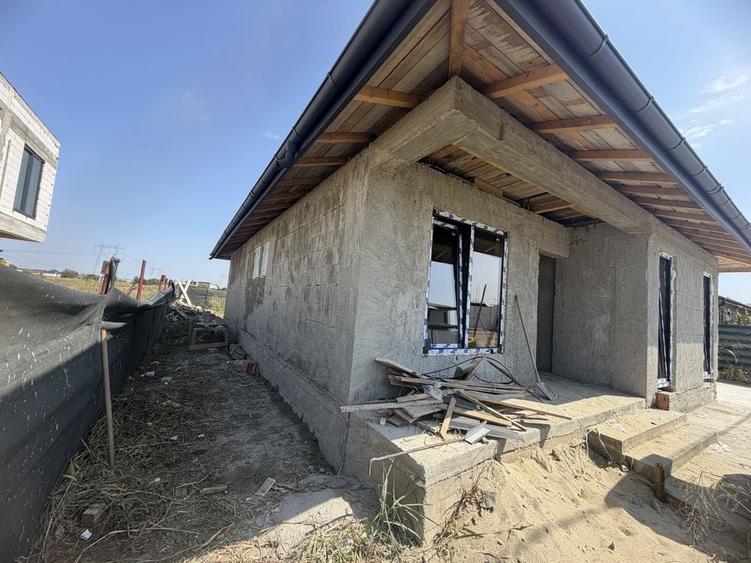 Casă cu 3 camere în Berceni