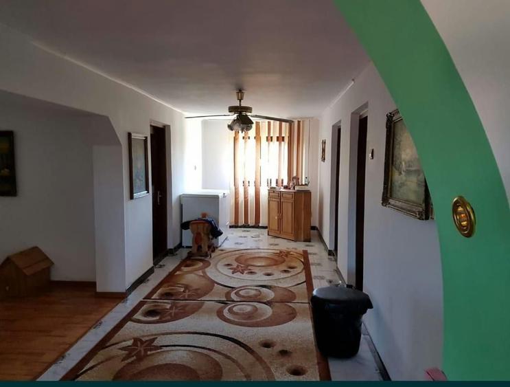Casă cu 4 camere în Noua